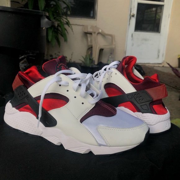 Nike Air Huarache 'Red Oxide' Sneakers - Picture 2 of 4